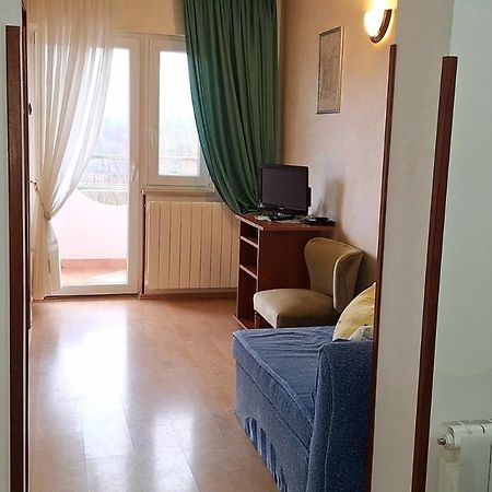 Apartments And Rooms Laura Pazin Ngoại thất bức ảnh
