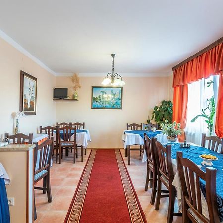 Apartments And Rooms Laura Pazin Ngoại thất bức ảnh