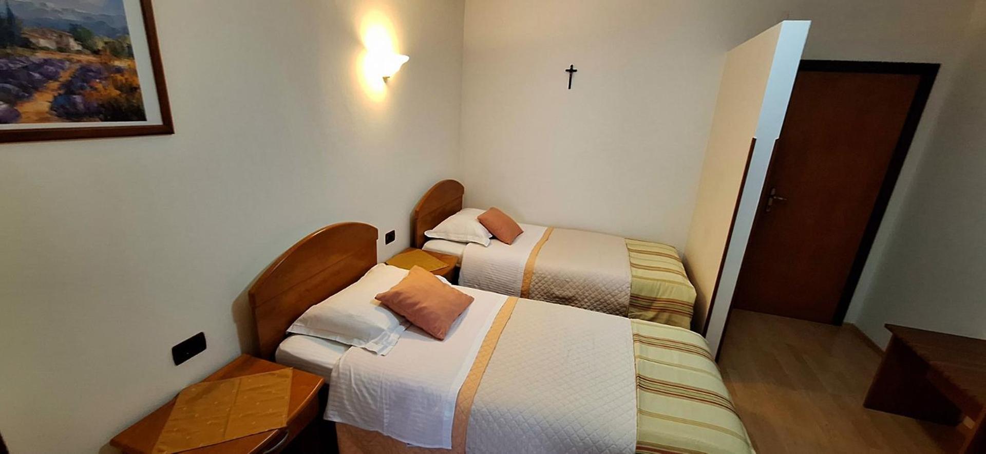 Apartments And Rooms Laura Pazin Ngoại thất bức ảnh