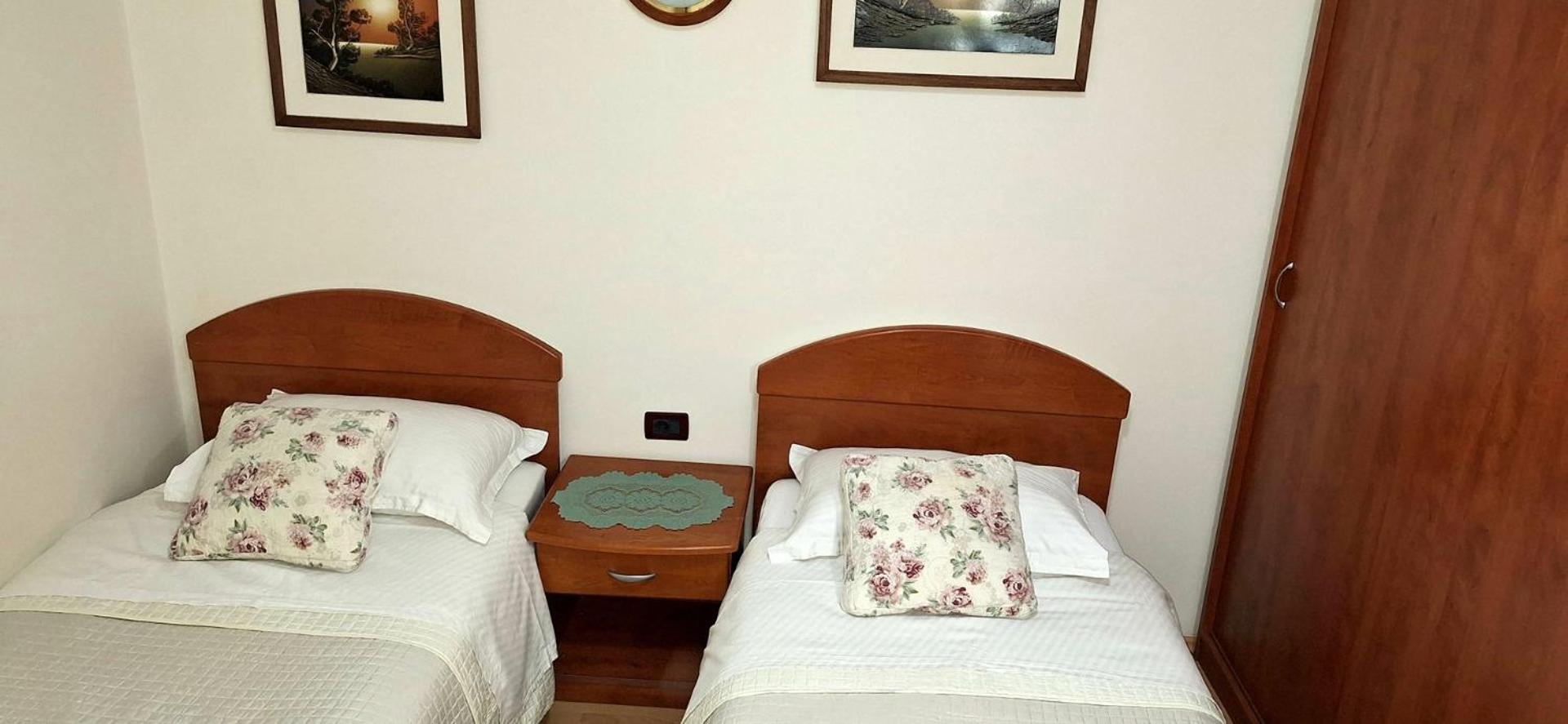 Apartments And Rooms Laura Pazin Ngoại thất bức ảnh