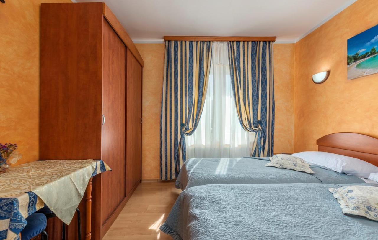 Apartments And Rooms Laura Pazin Ngoại thất bức ảnh