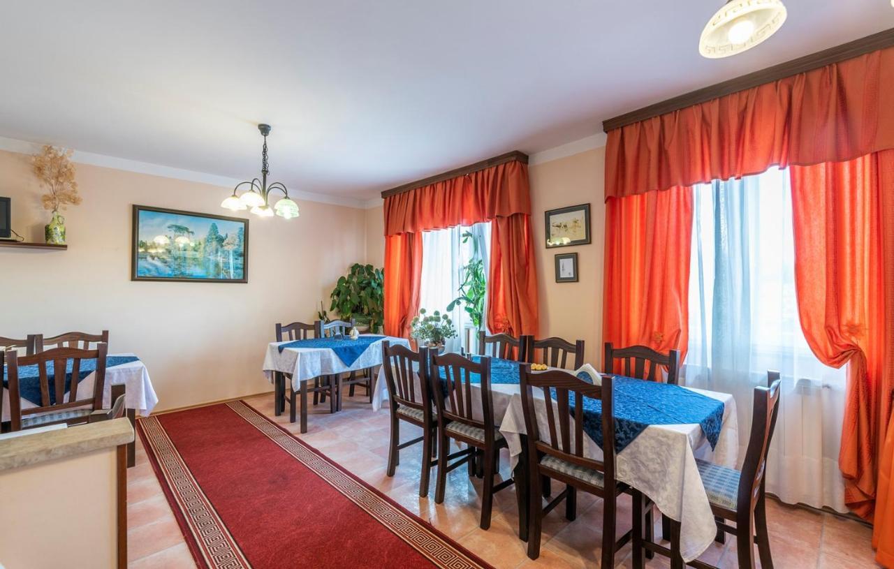 Apartments And Rooms Laura Pazin Ngoại thất bức ảnh