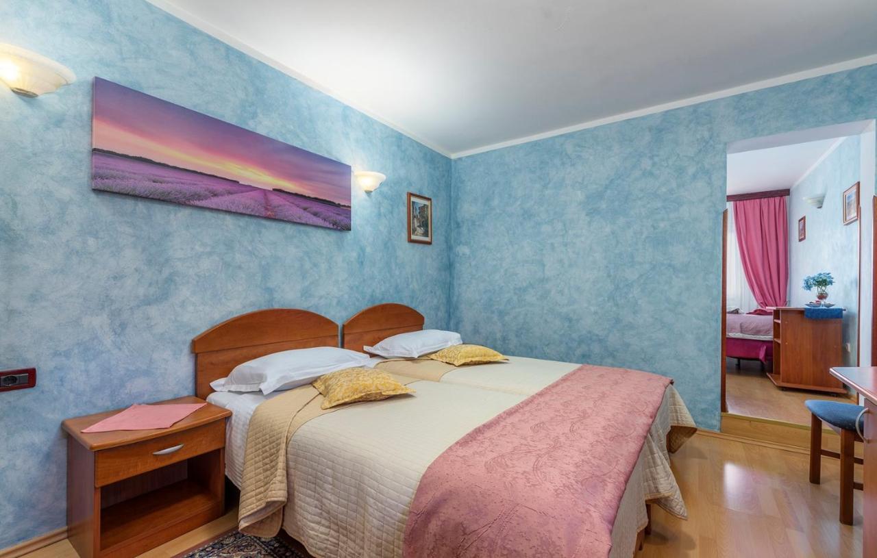 Apartments And Rooms Laura Pazin Ngoại thất bức ảnh