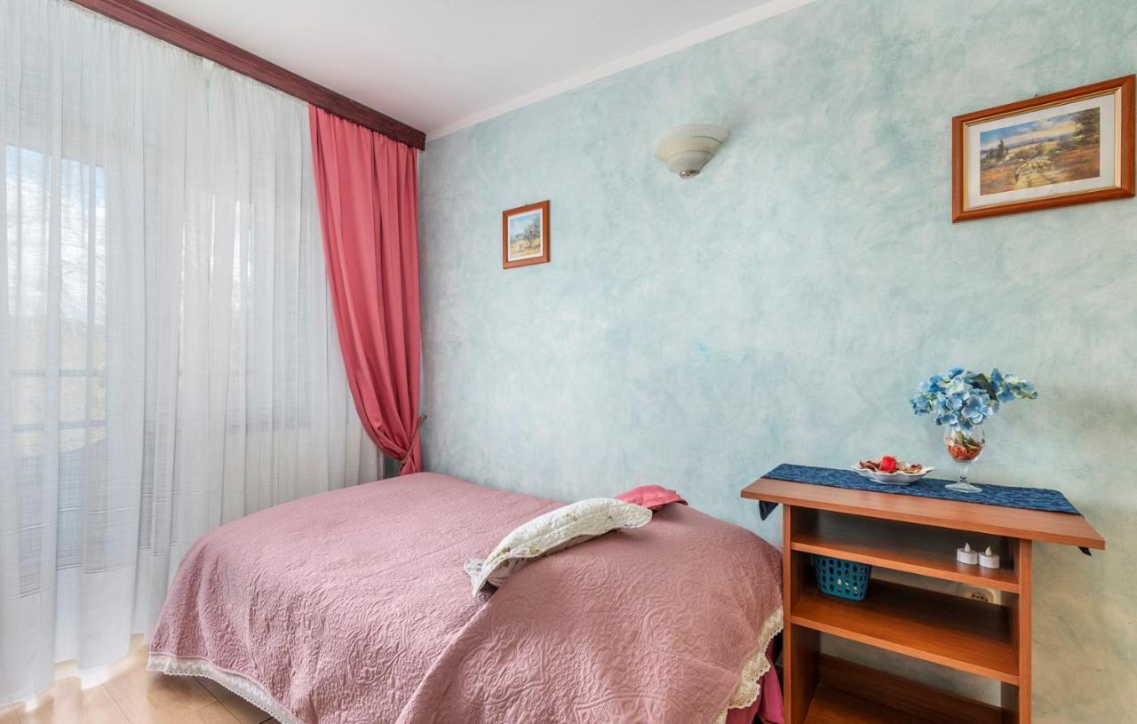 Apartments And Rooms Laura Pazin Ngoại thất bức ảnh