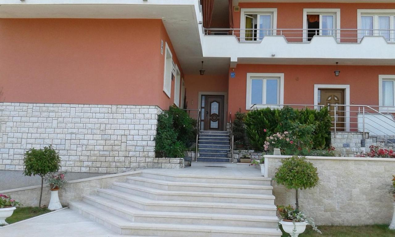 Apartments And Rooms Laura Pazin Ngoại thất bức ảnh