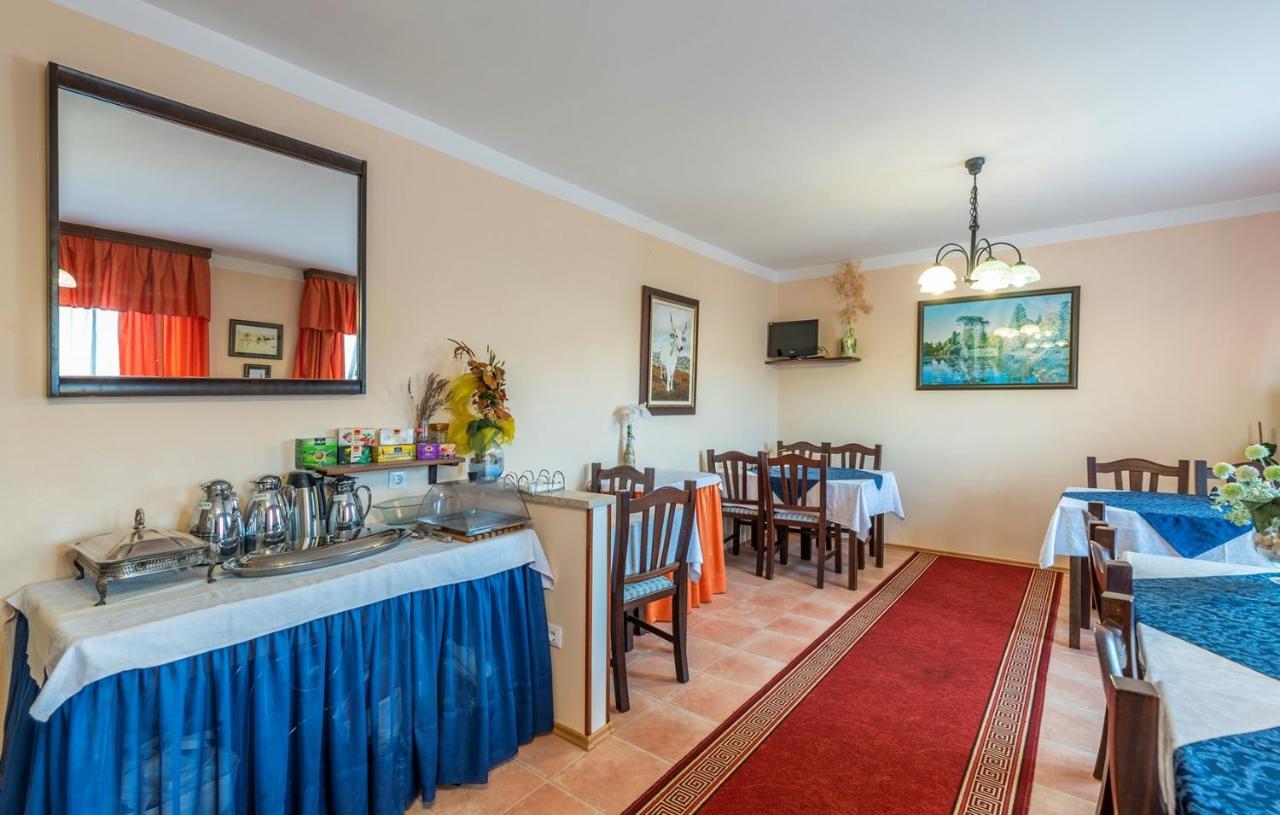 Apartments And Rooms Laura Pazin Ngoại thất bức ảnh