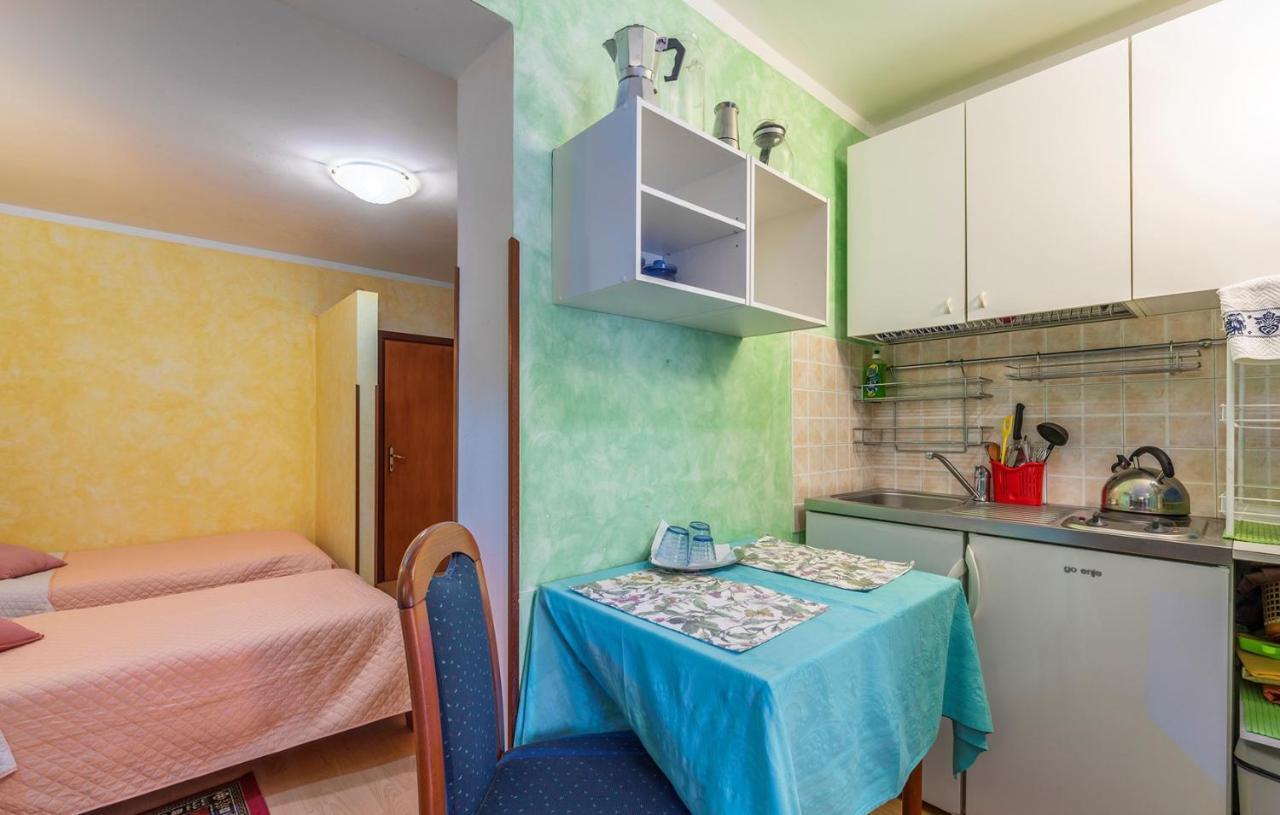 Apartments And Rooms Laura Pazin Ngoại thất bức ảnh