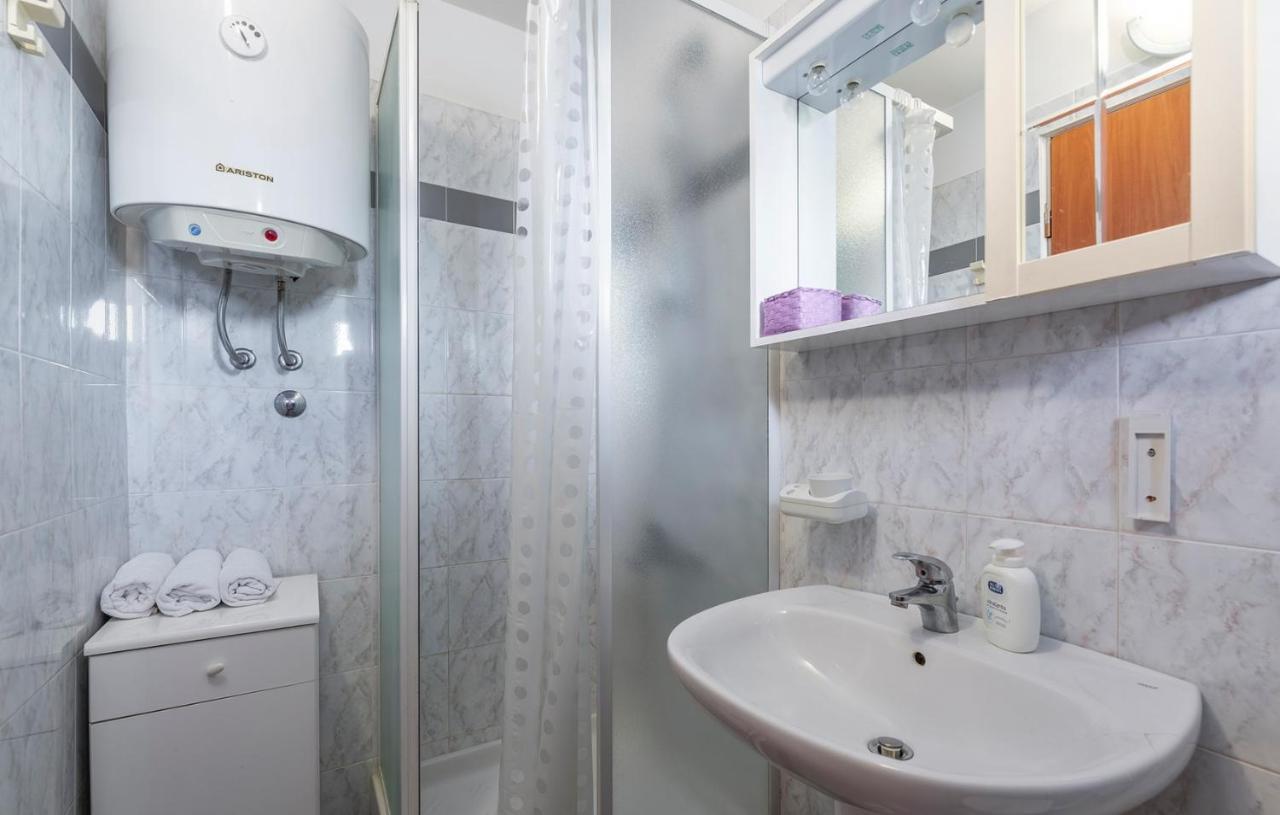 Apartments And Rooms Laura Pazin Ngoại thất bức ảnh