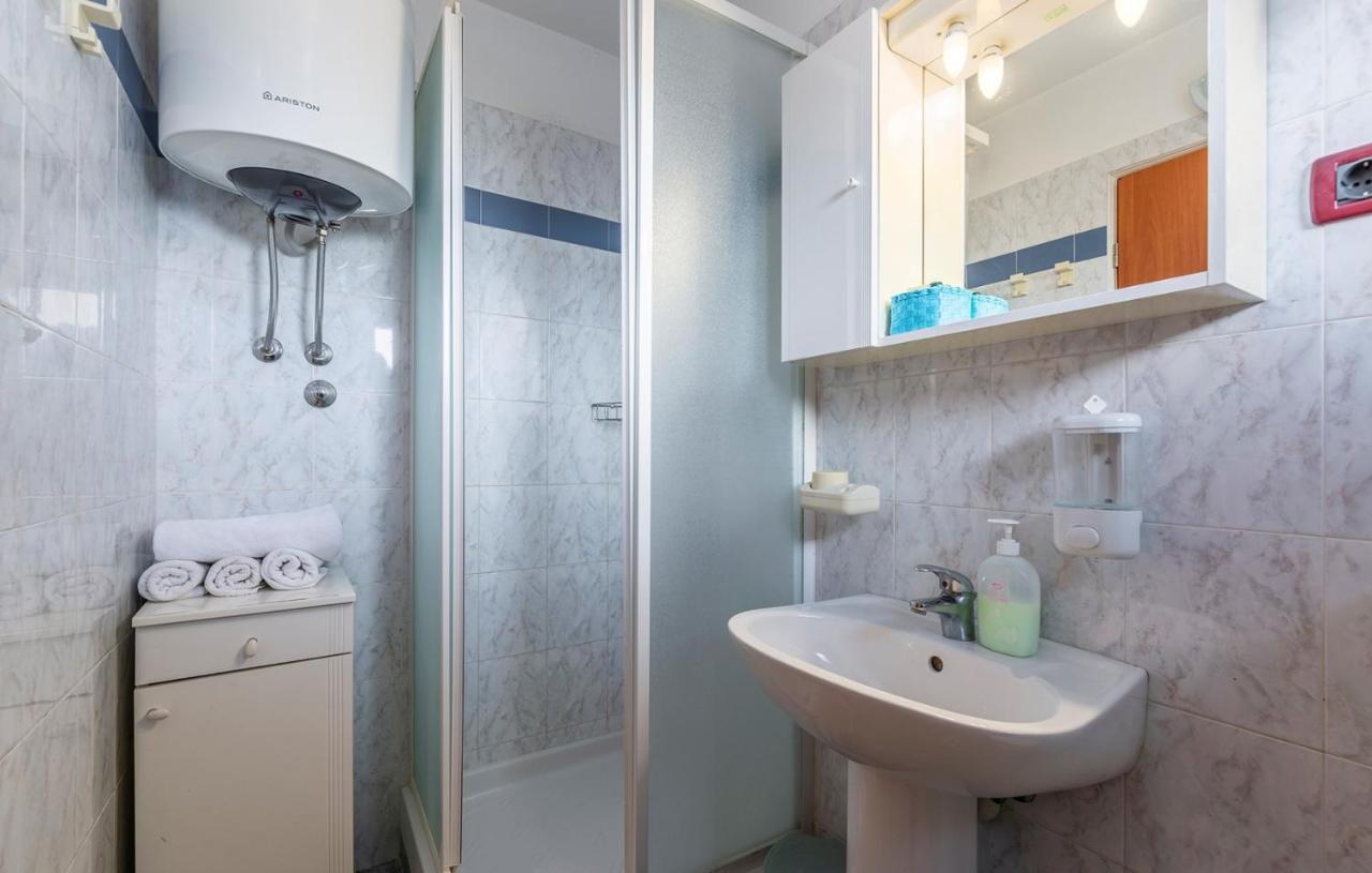 Apartments And Rooms Laura Pazin Ngoại thất bức ảnh