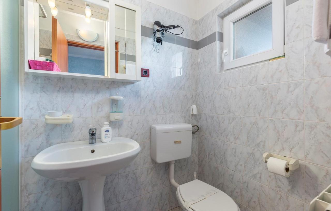 Apartments And Rooms Laura Pazin Ngoại thất bức ảnh