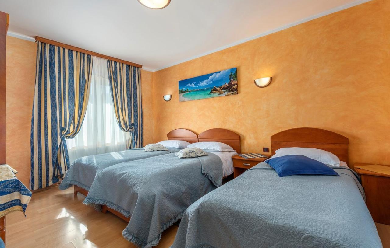 Apartments And Rooms Laura Pazin Ngoại thất bức ảnh