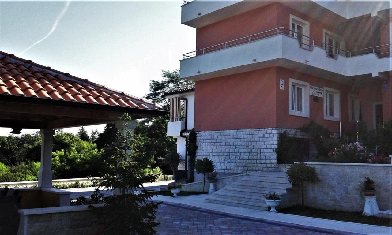 Apartments And Rooms Laura Pazin Ngoại thất bức ảnh