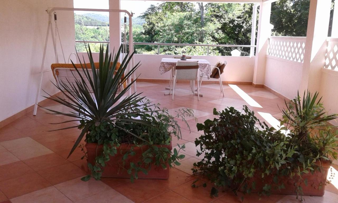 Apartments And Rooms Laura Pazin Ngoại thất bức ảnh