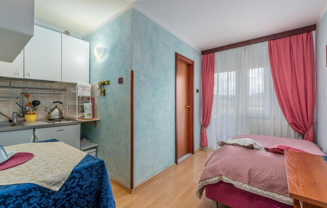 Apartments And Rooms Laura Pazin Ngoại thất bức ảnh