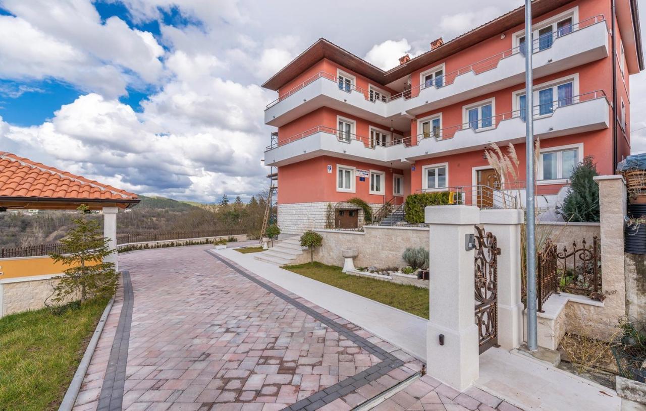 Apartments And Rooms Laura Pazin Ngoại thất bức ảnh