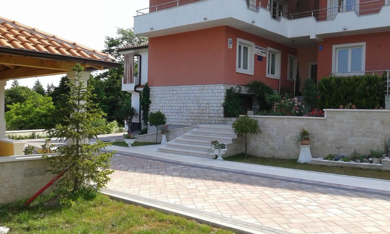 Apartments And Rooms Laura Pazin Ngoại thất bức ảnh