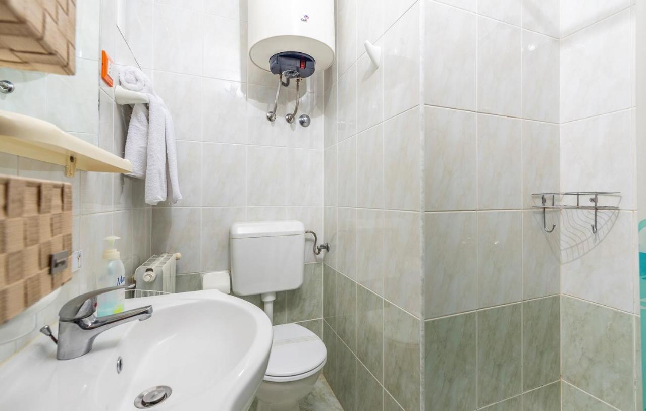 Apartments And Rooms Laura Pazin Ngoại thất bức ảnh