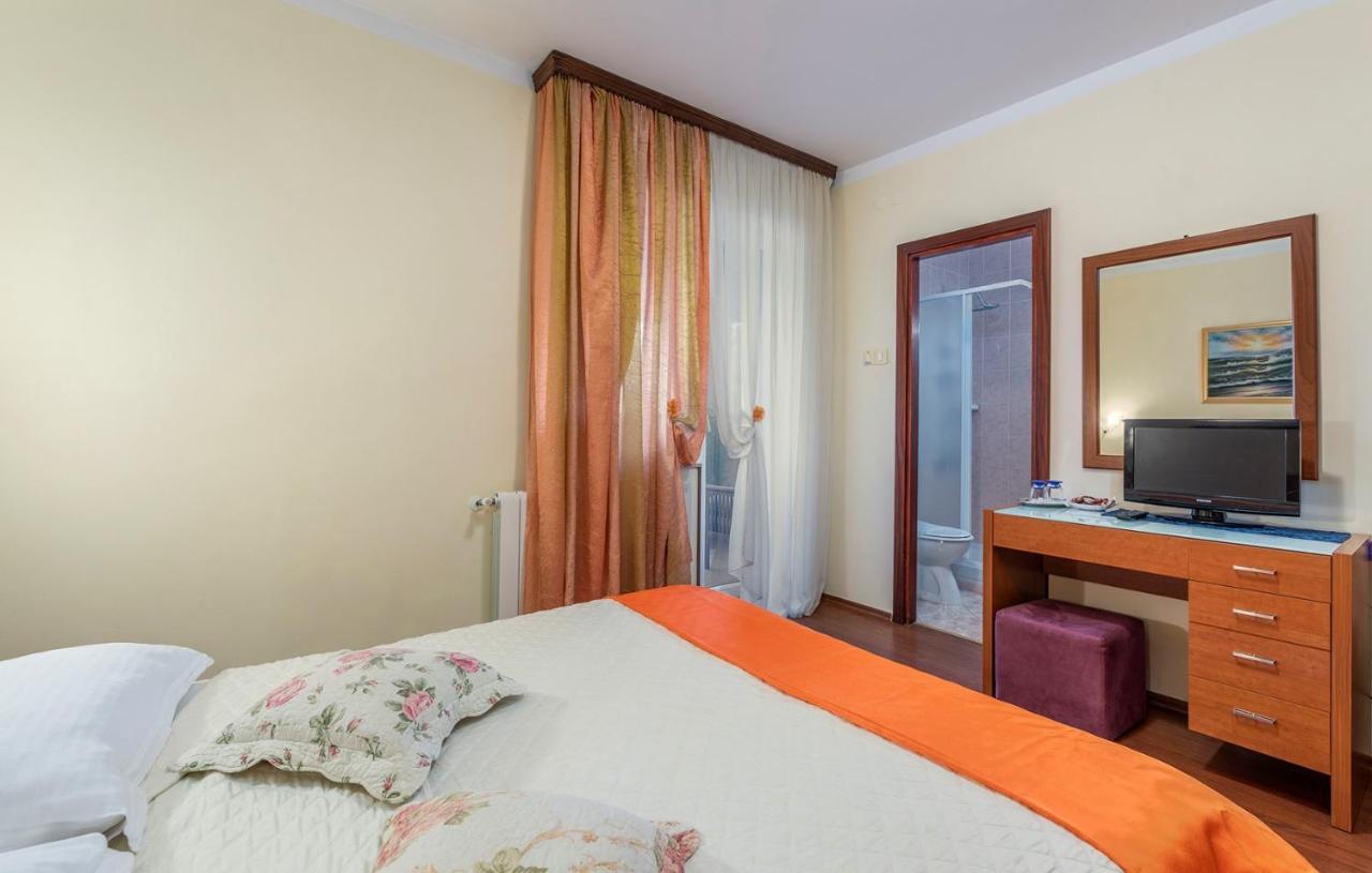 Apartments And Rooms Laura Pazin Ngoại thất bức ảnh