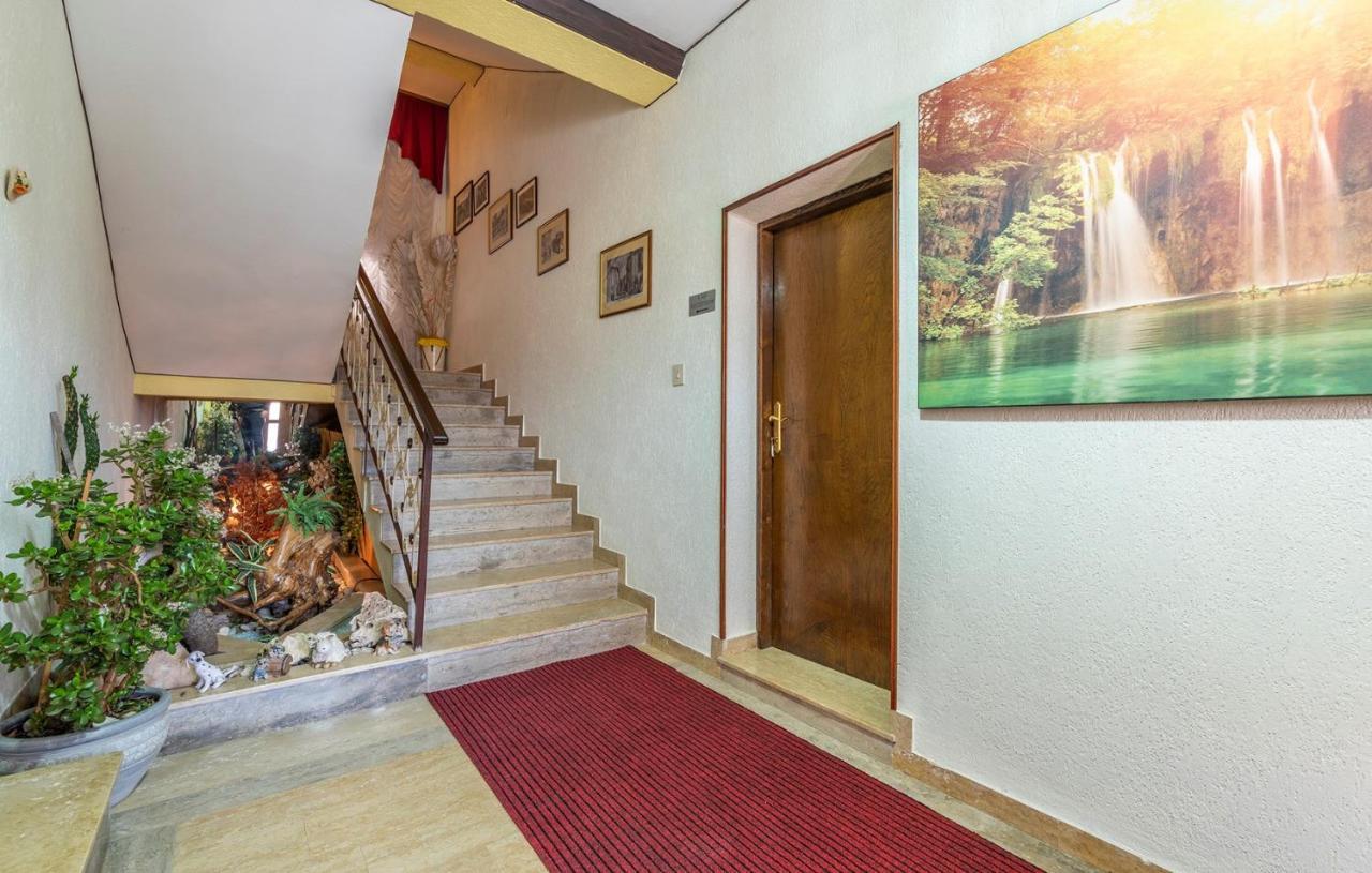 Apartments And Rooms Laura Pazin Ngoại thất bức ảnh