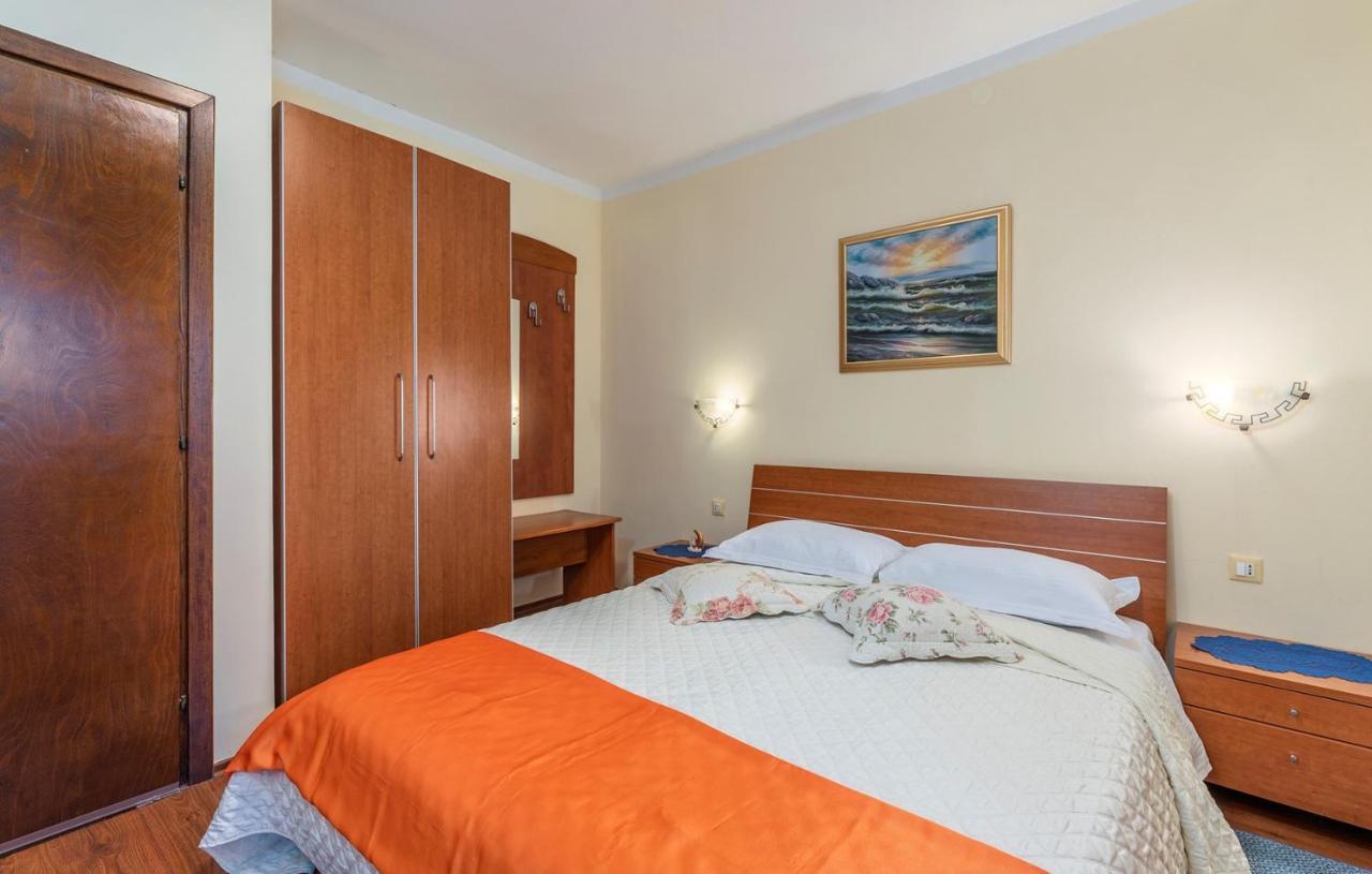 Apartments And Rooms Laura Pazin Ngoại thất bức ảnh