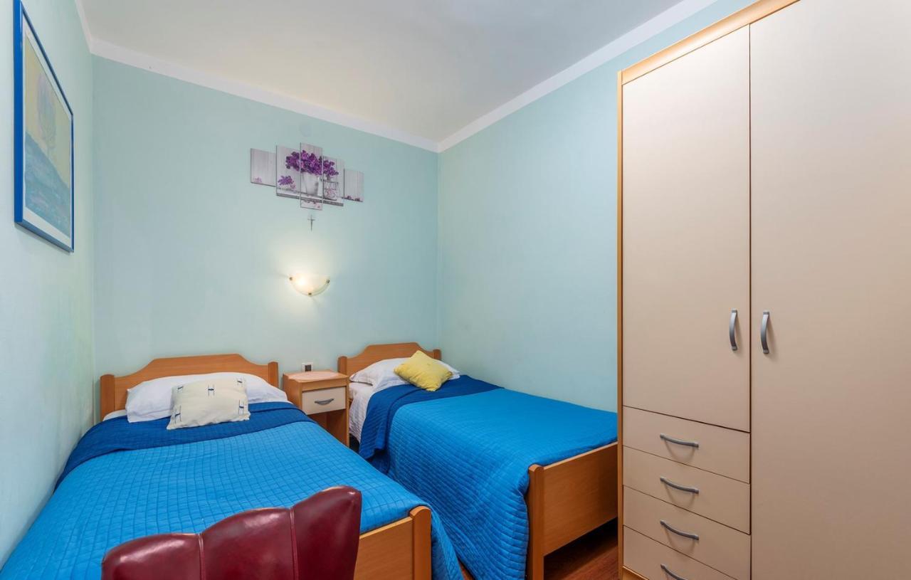 Apartments And Rooms Laura Pazin Ngoại thất bức ảnh